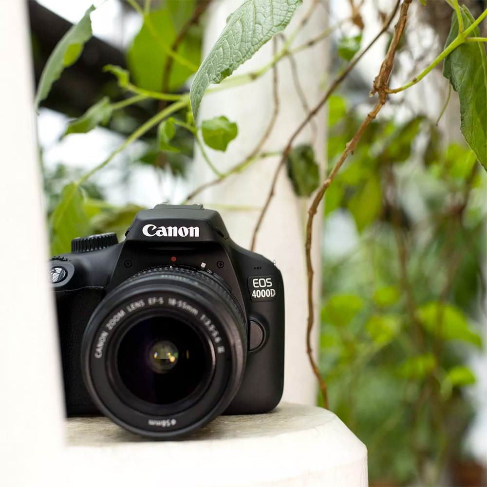 Canon-EOS-4000D-+-EF-S-18-55mm-III—Appareil-Photo-Reflex-Numérique-18-MP—Ecran-LCD-2.7′—Vidéo-Full-HD—Wi-Fi-+-Objectif-EF-S-18-55mm-f-3.5-5.6-III-8 Canon EOS 4000D + EF-S 18-55mm III - Appareil Photo Reflex Numérique 18 MP - Ecran LCD 2.7" - Vidéo Full HD - Wi-Fi + Objectif EF-S 18-55mm f/3.5-5.6 III