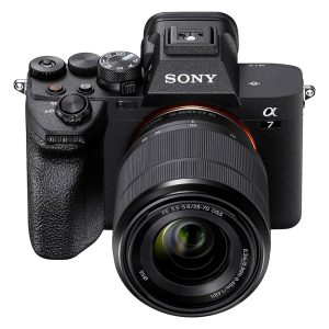 Sony Alpha 7 IV + 28-70 mm - Appareil photo hybride plein format 33 mégapixels - Stabilisation 5 axes - AF 94% - Ecran 3" tactile orientable - Viseur OLED - Vidéo 4K 10 bits 4:2:2 - Wi-Fi/Bluetooth/NFC + Objectif standard 28-70mm f/3.5-5.6 OSS