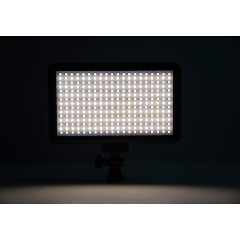 LED PROFESSIONNELLE LED-300-2 Eclairage / minette LED pour appareil photo reflex numérique. Très bonne luminosité pour prendre des vidéos.LED-300