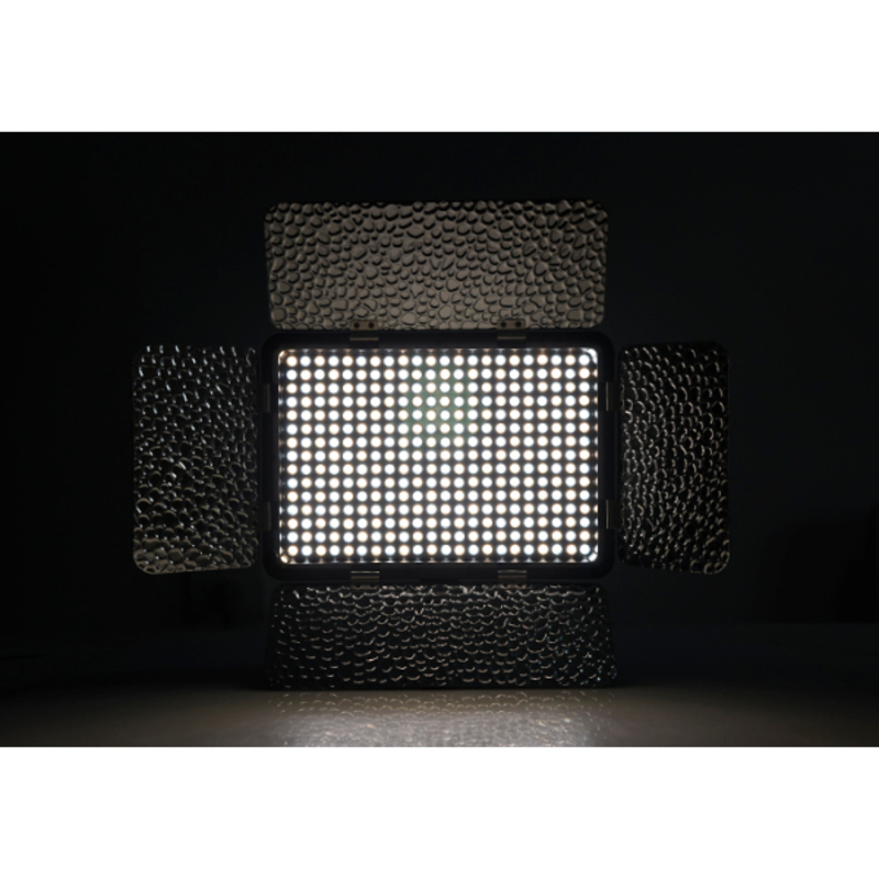 LED PROFESSIONNELLE LED-330RC-3 Eclairage / minette LED pour appareil photo reflex numérique. Très bonne luminosité pour prendre des vidéos.LED-330RC