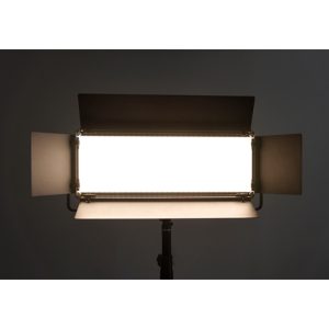 Eclairage / minette LED pour appareil photo reflex numérique. Très bonne luminosité pour prendre des vidéos. LED-1200AS
